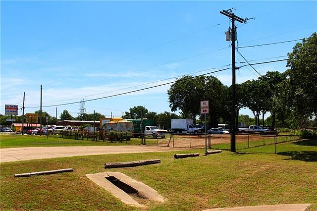 1st image of 1118 E State Highway 121