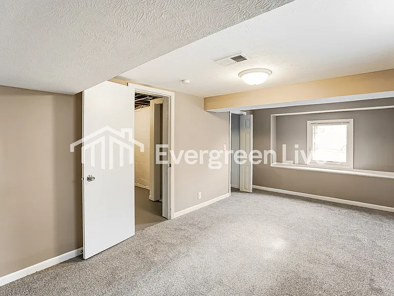 5027 Maple St — Photo 11