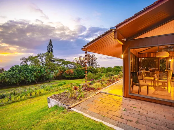 200 Hoopalua Dr, Makawao, HI 96768