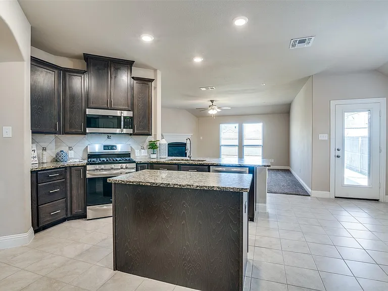 16308 E Harwood Dr — Photo 6