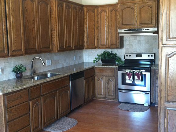 4th image of 609 E Fir Street