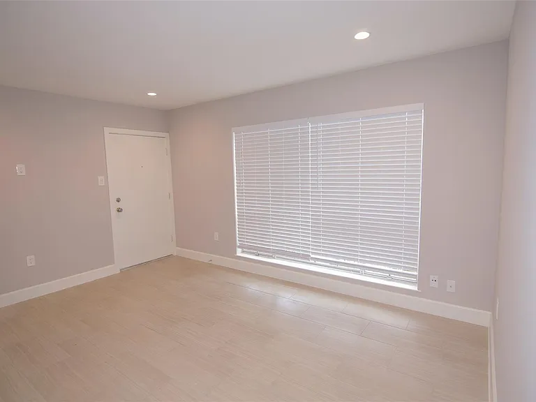 2201 Fountain View Dr #44 — Photo 7