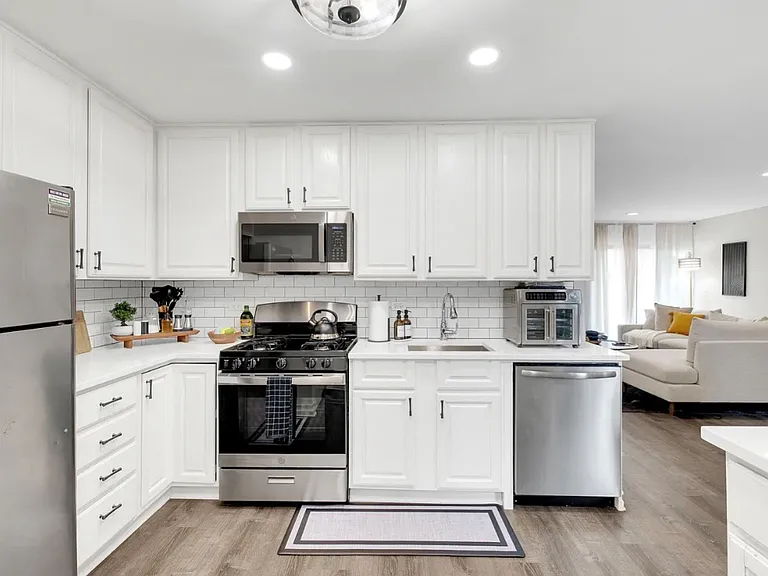 379 Sandhurst Cir #1 — Photo 8