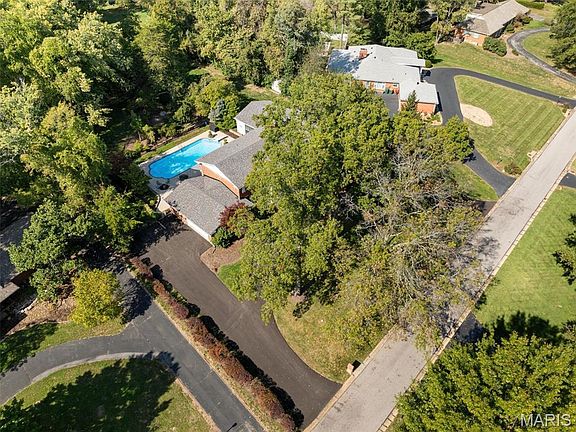 5th image of 153 Bon Chateau Dr