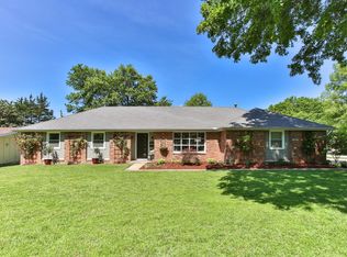 2425 S Hillsboro Ave, Springfield, MO 65804