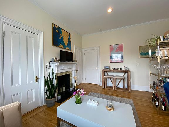 5th image of 364 Marlborough St APT 5