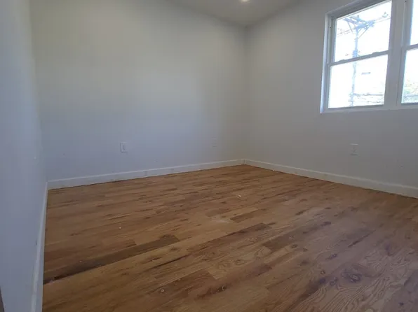 5502 Avenue L image 17 of 20