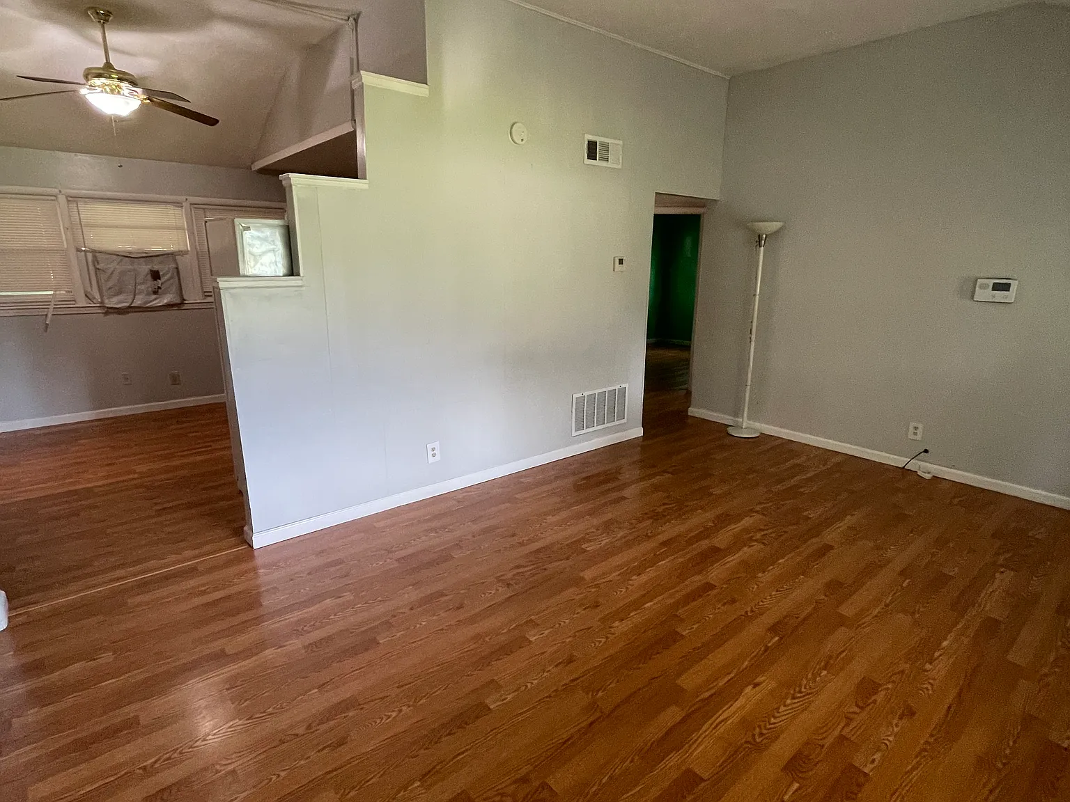 3 bed, 1000 sqft, $1,600 — Photo 2