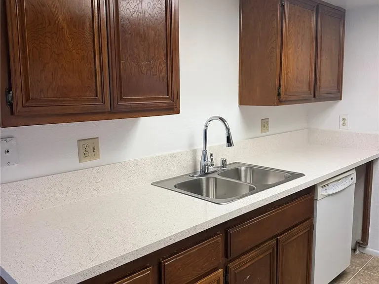 2119 Pine Breeze Ln — Photo 6