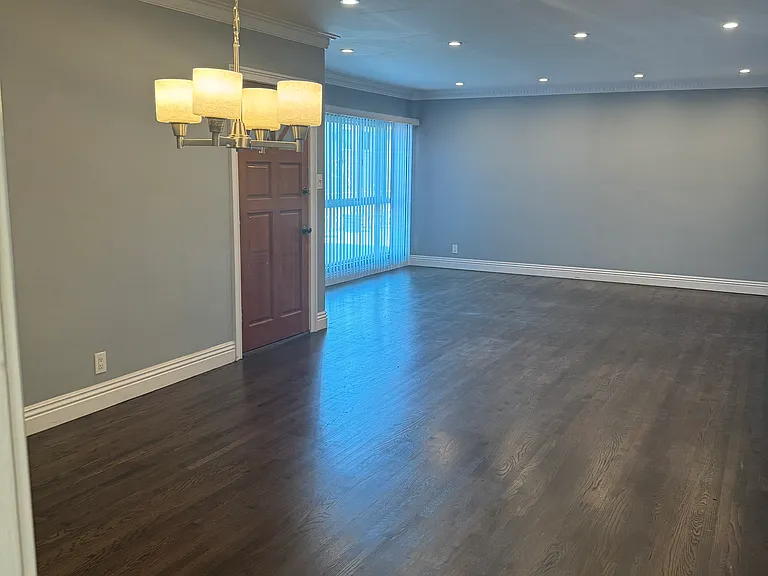 1316 N Laurel Ave #9 — Photo 2