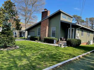 15 Linda Ln, Hampton Bays, NY 11946