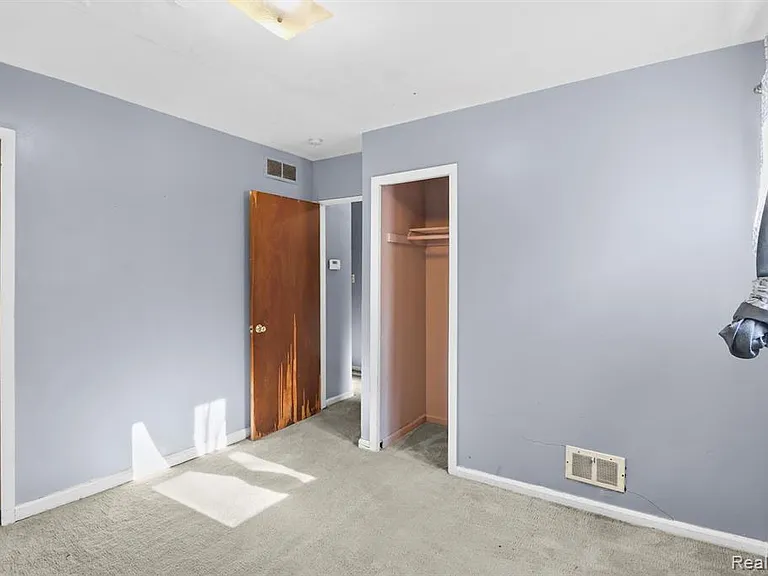 25016 Lehigh St — Photo 3