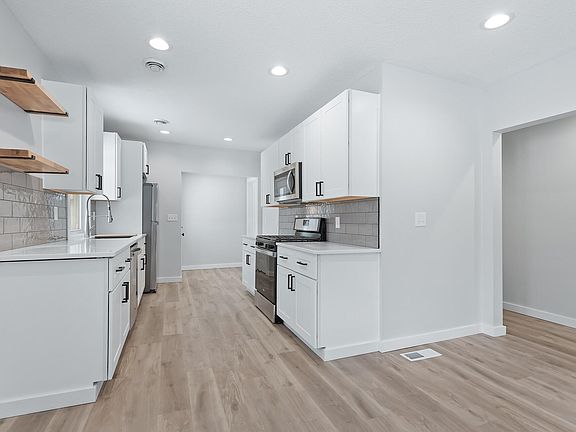 4th image of 165 Glenmar Ave