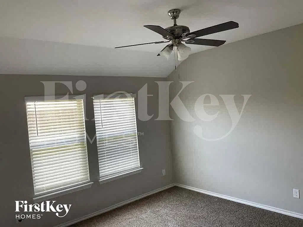 4 bed, 2.0 bath, 1650 sqft, $2,165 — Photo 4