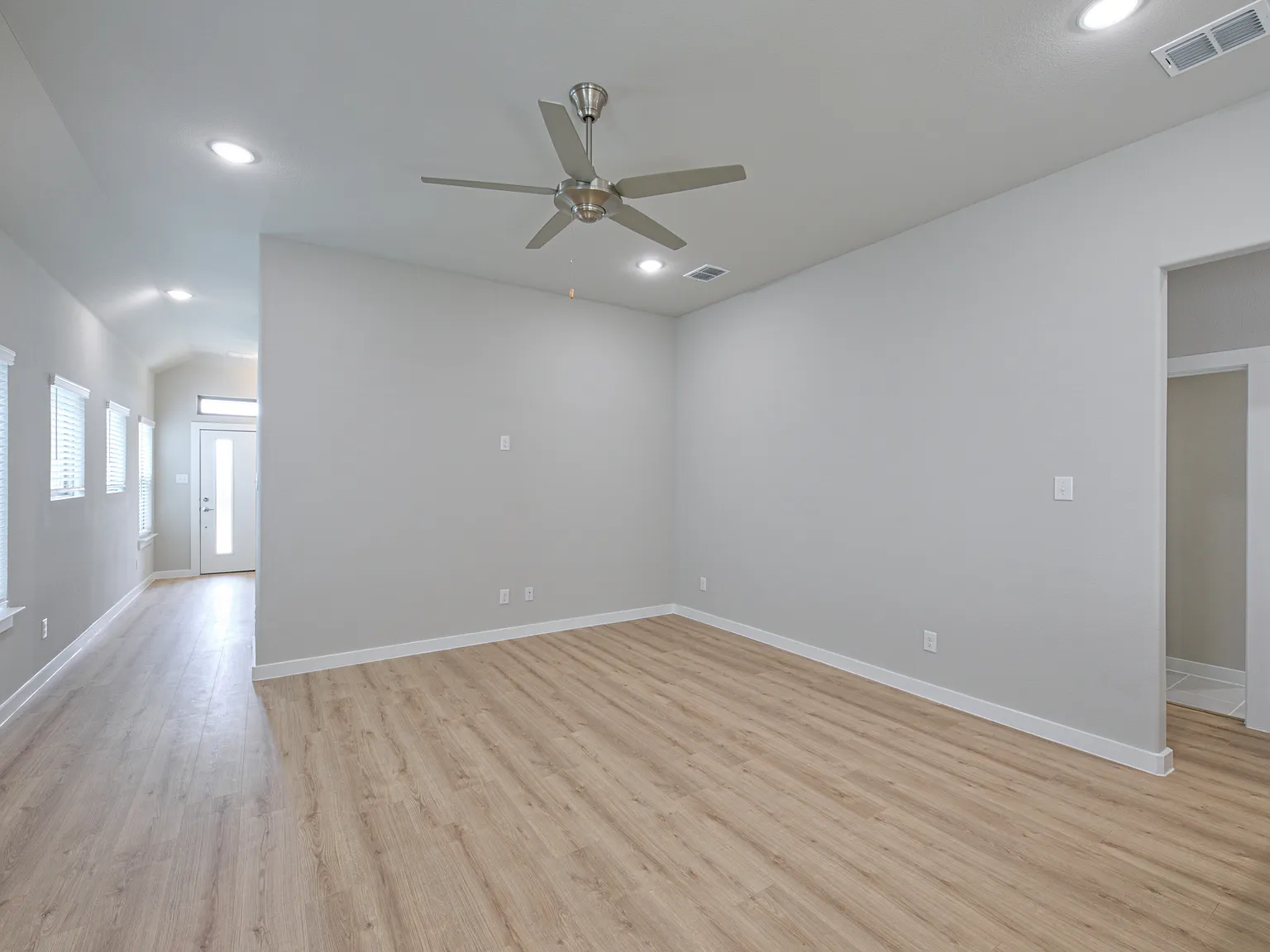 3 bed, 1586 sqft, $2,000 — Photo 3
