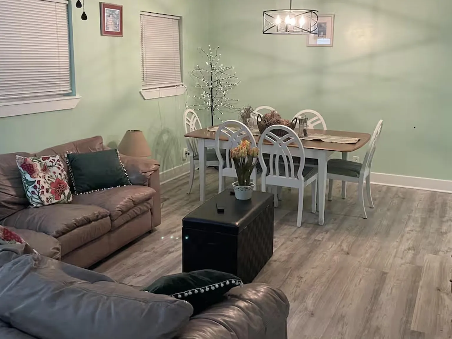 3 bed, 1.0 bath, 1600 sqft, $468 — Photo 3