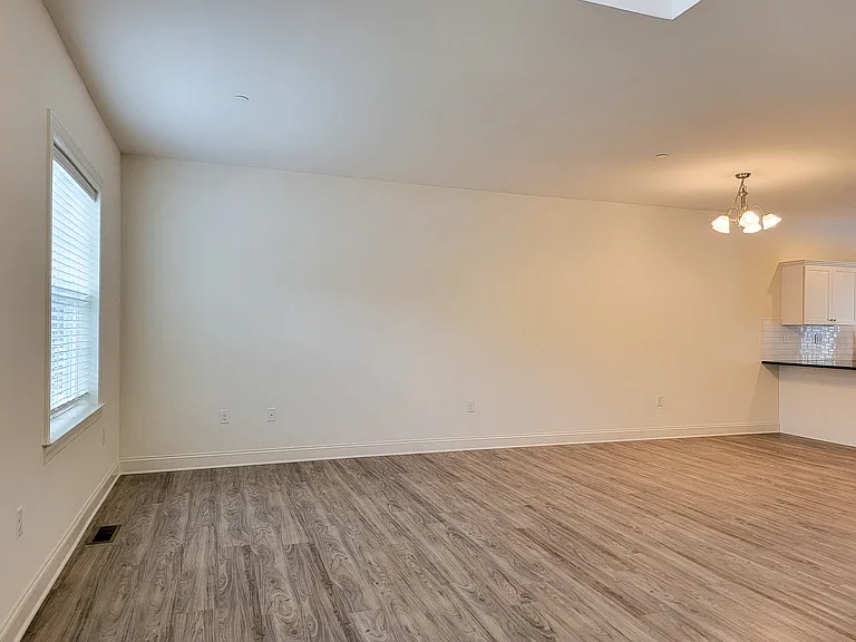 642 Brentwood Dr — Photo 6
