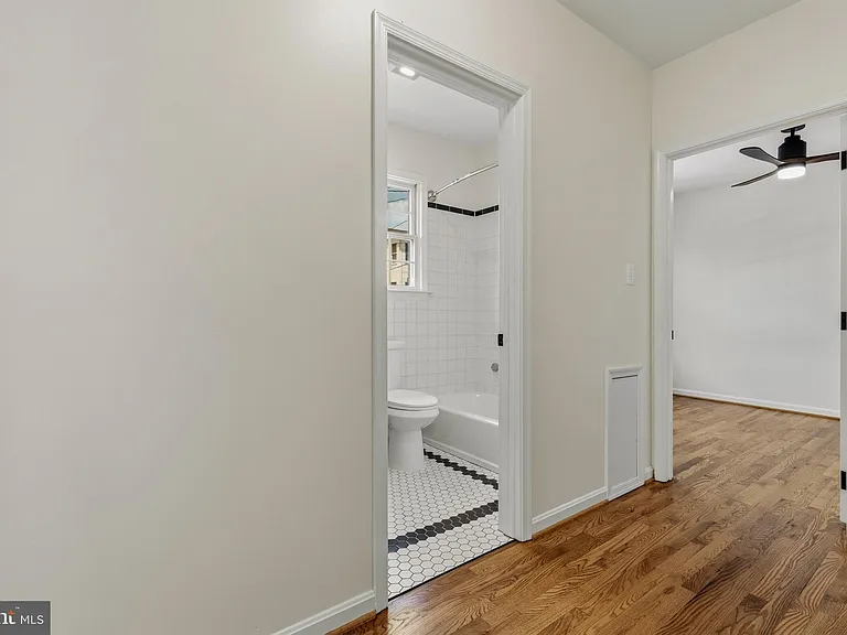 1801 S Glebe Rd — Photo 14