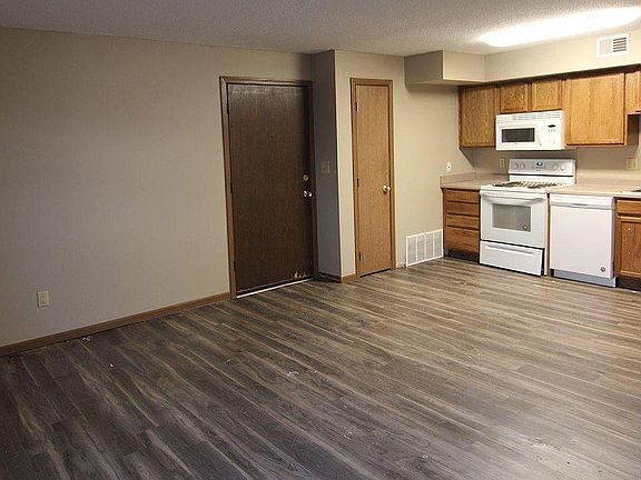 3rd image of 1124 Oakcrest St APT 7