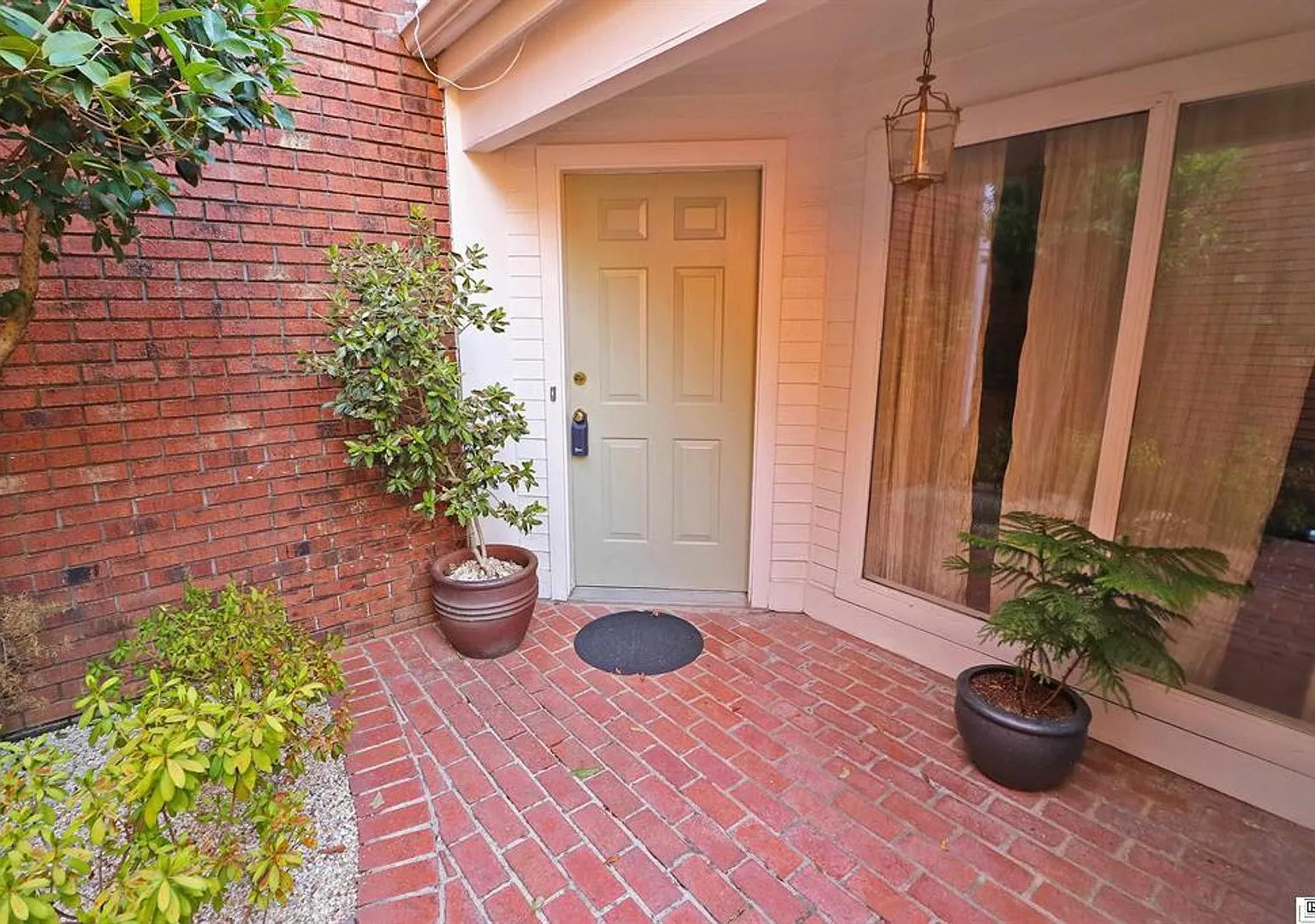 Great Townhouse in a Convenient Location! — Photo 3