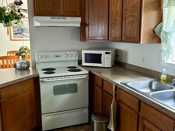 3rd image of 84 N Sycamore Dr