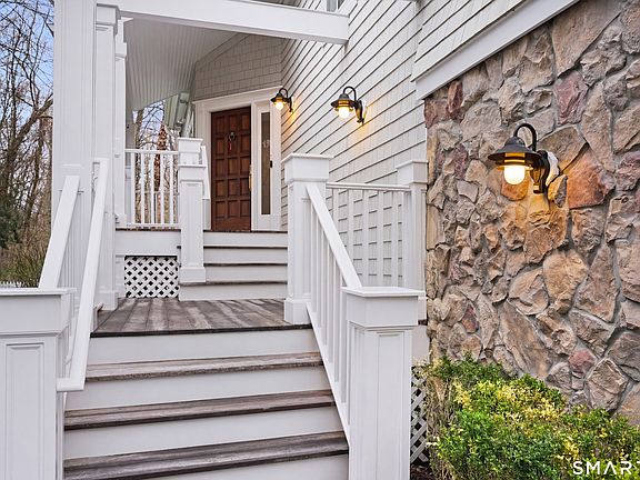 3rd image of 320 Chestnut Hill Road