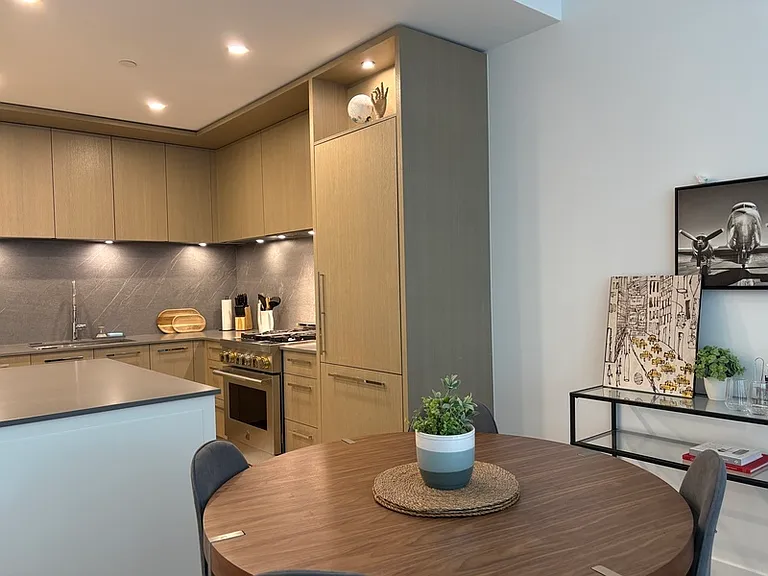 3409 Lakeshore Rd #301 — Photo 8