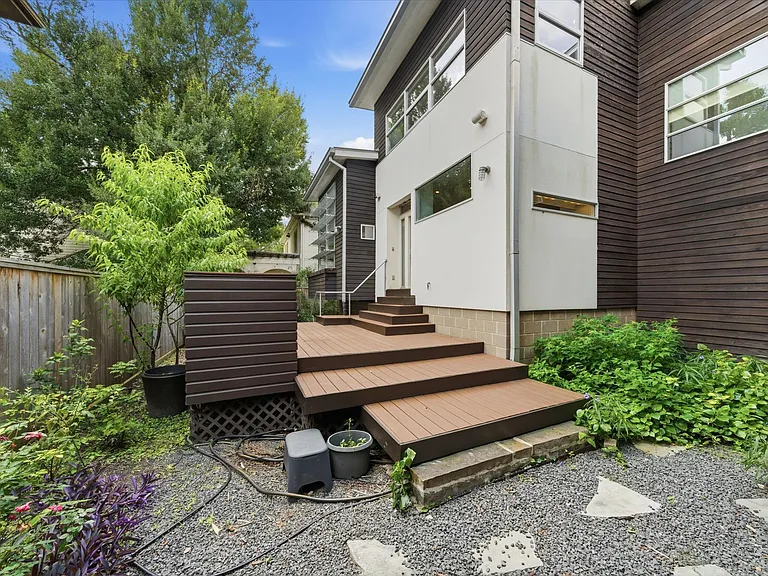 7002 Newcastle St — Photo 43