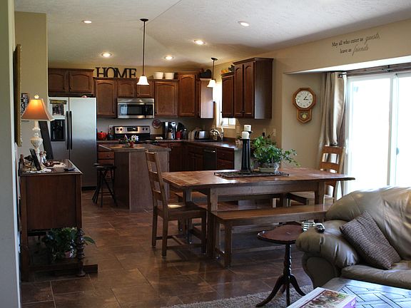 5th image of 109 E Christopher Cir