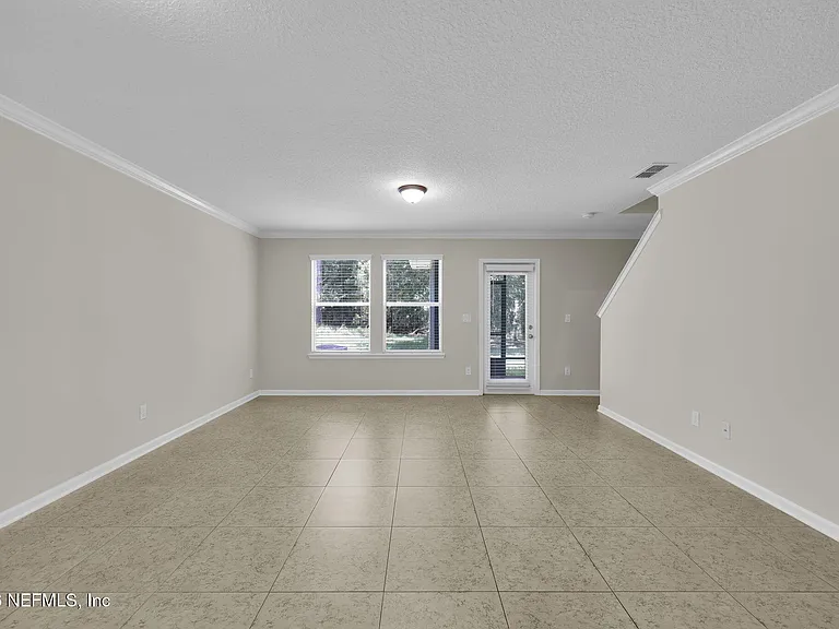 452 Walnut Dr — Photo 12