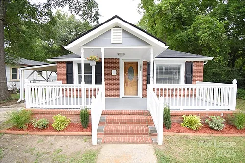 1077 Henderson St Photo 1