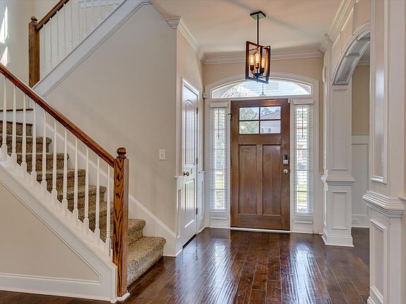 4th image of 213 Hazelwood Court