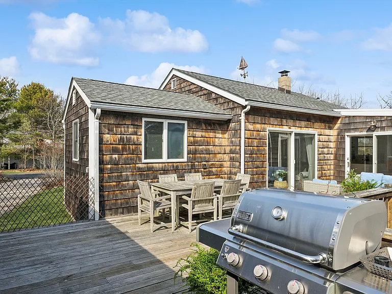 56 Madison Dr — Photo 13