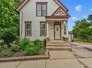 566 Raymond St, Elgin, IL 60120