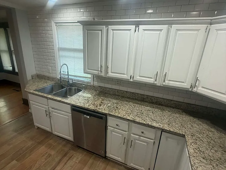 728 Cobb Blvd — Photo 2