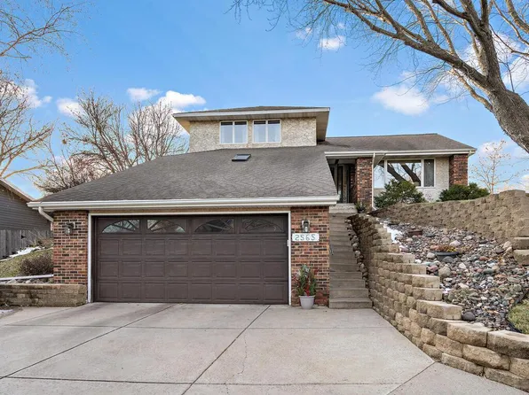 2565 Stark St, Little Canada, MN 55117