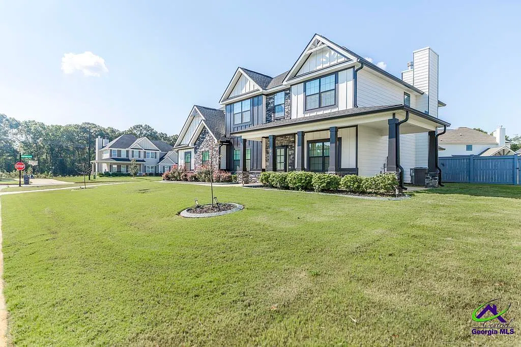 5 bed, 4.0 bath, 3324 sqft, $3,600 — Photo 2