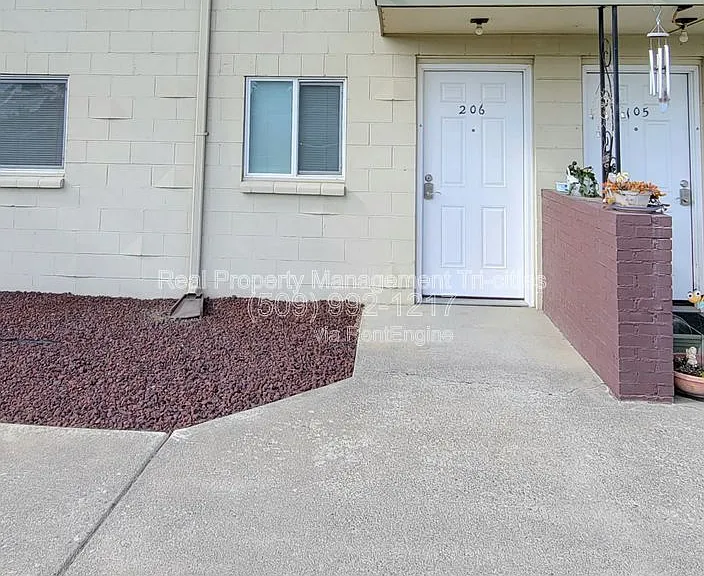 1817 W Cartmell St #206 — Photo 2
