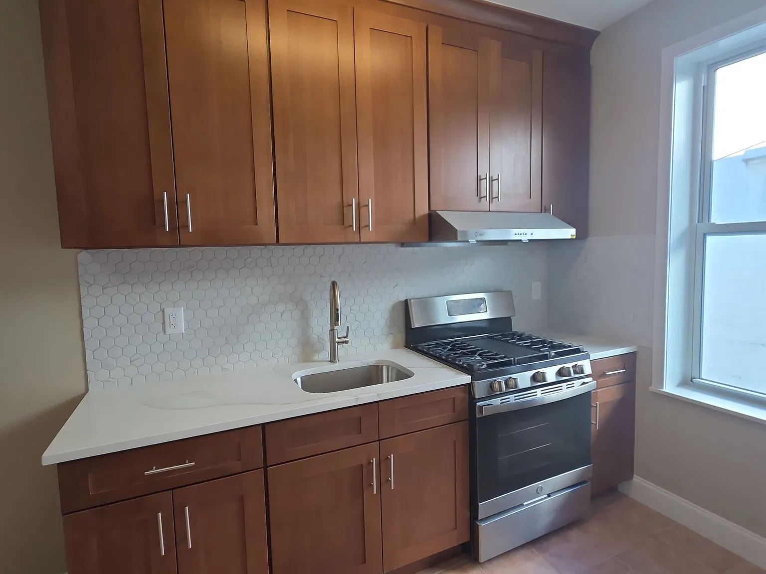 2 bed, 900 sqft, $2,750 — Photo 1
