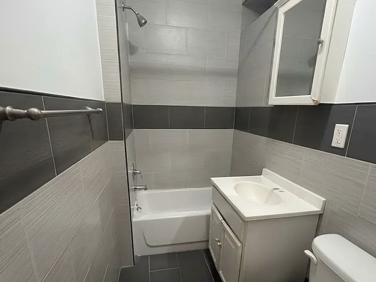 1348 Willoughby Ave #1R — Photo 5