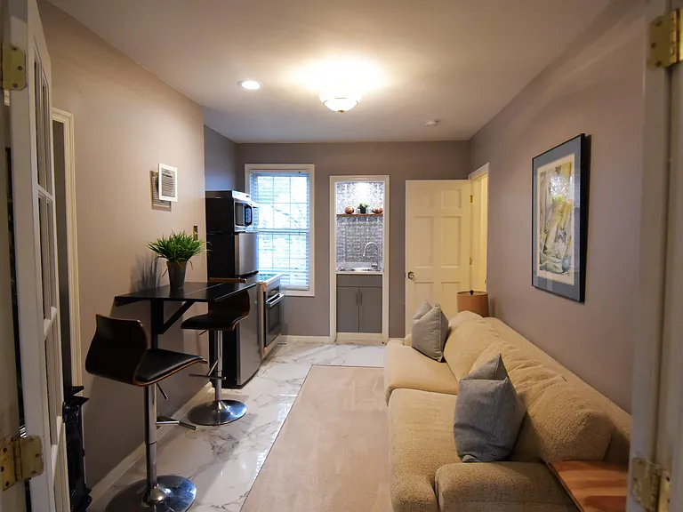 706 N Columbus St — Photo 26
