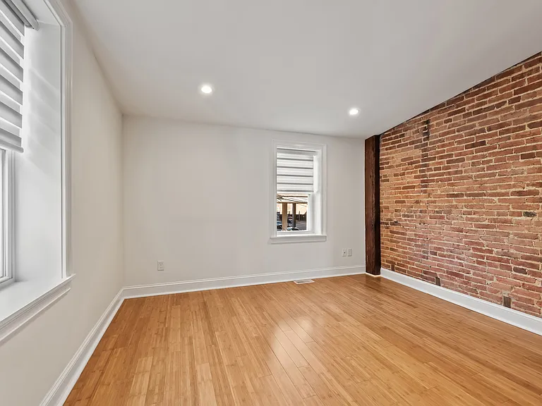 412 E Lanvale St — Photo 4