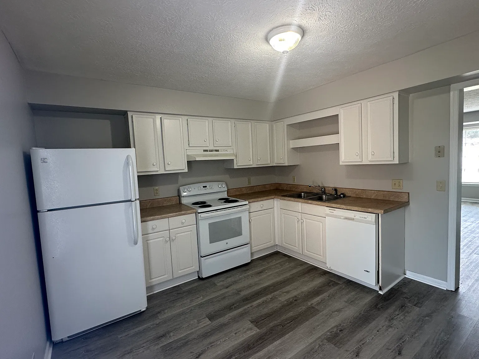 2 bed, 1.5 bath, 976 sqft, $1,495 — Photo 3
