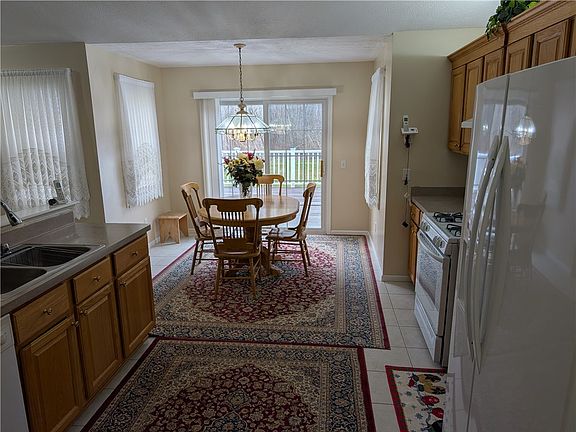5th image of 55 Barclay Ct