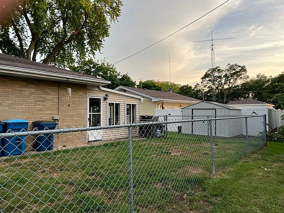 4th image of 611 Hilltop Ave