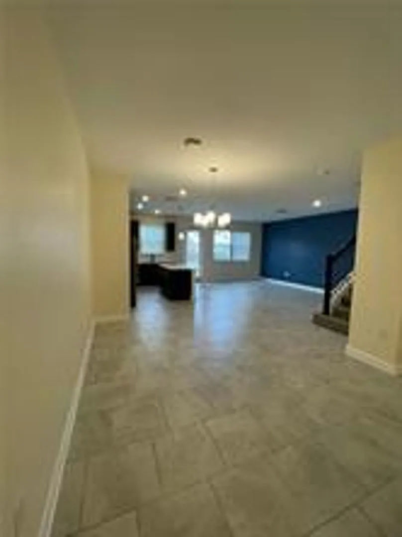 4 bed, 3.5 bath, 2016 sqft, $2,300 — Photo 2