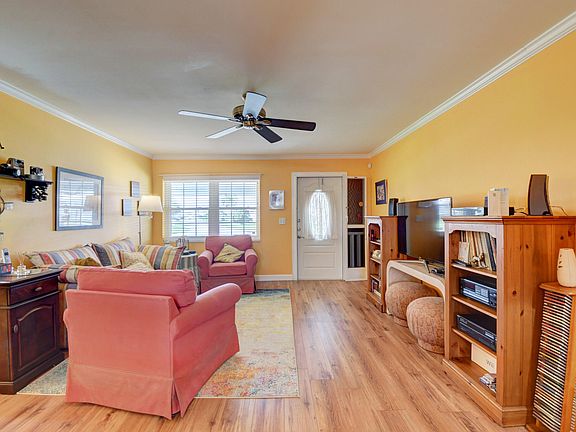 5th image of 629 SW 21st Cir