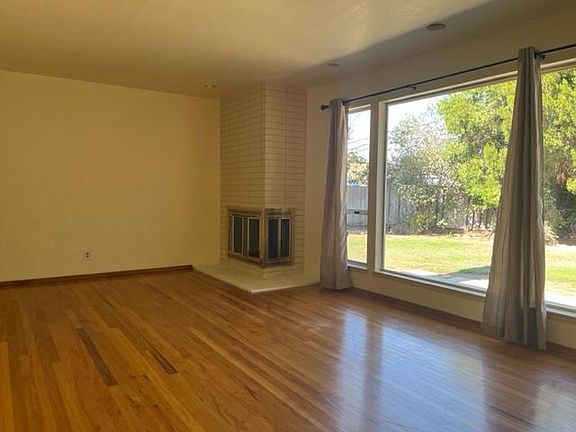 3rd image of 2351 Catalina Dr