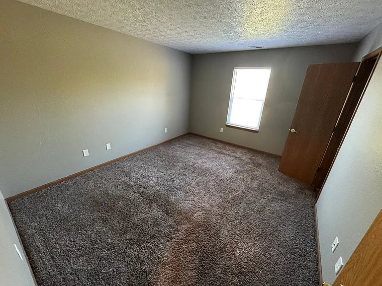 2010 Bridgewater Ct.--ROLLEY — Photo 12