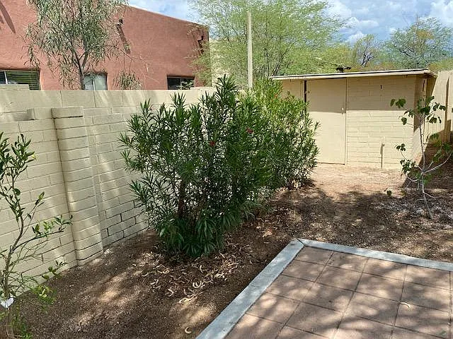 E Blacklidge Dr — Photo 24